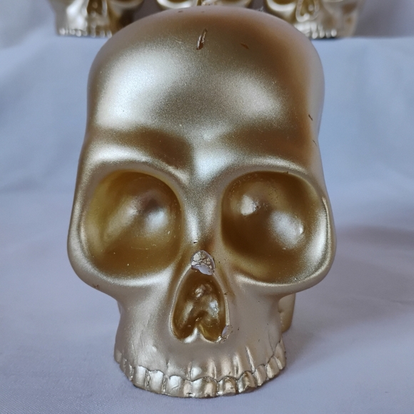 Bundle of 4 Unscented Gold Skull Shaped Candles Halloween Spooky Seasonal Decor - Picture 4 of 15